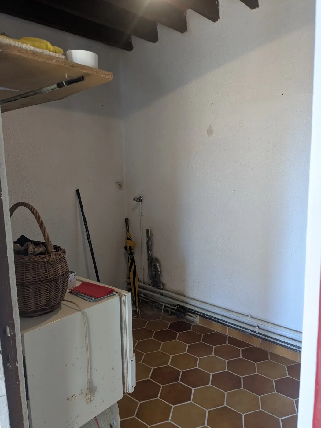 Salle de bains avant rénovation par JOFAGIST