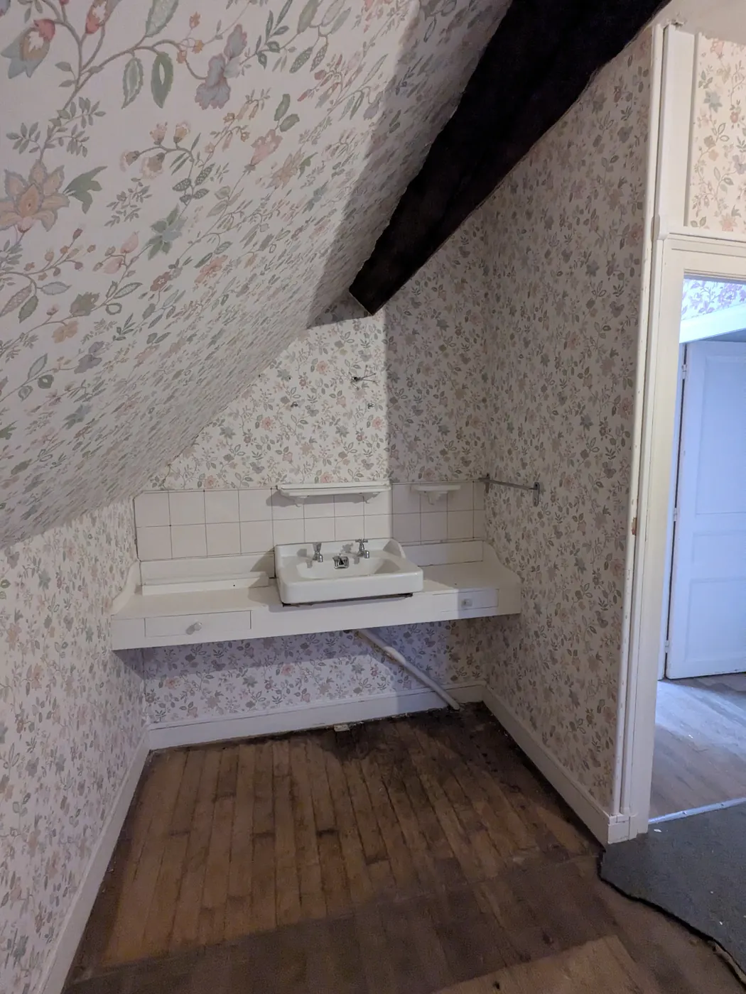 Salle de bains avant rénovation par JOFAGIST