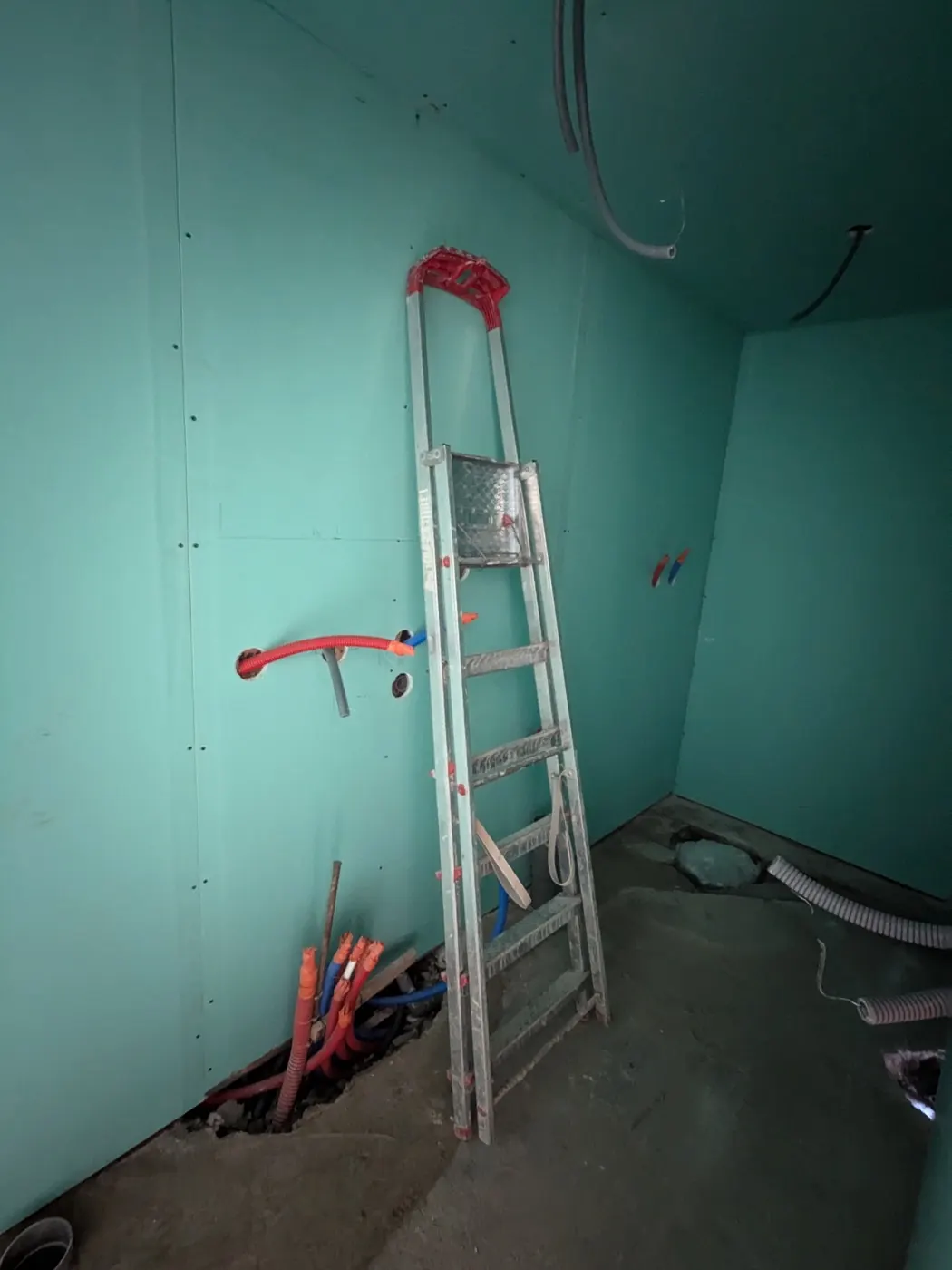 Salle de bains avant rénovation par JOFAGIST